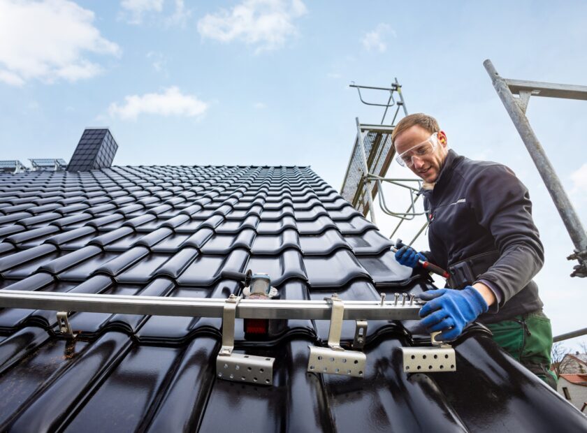 Craftsman,Installing,The,Solar,Panel,Mounting,System,On,A,Roof