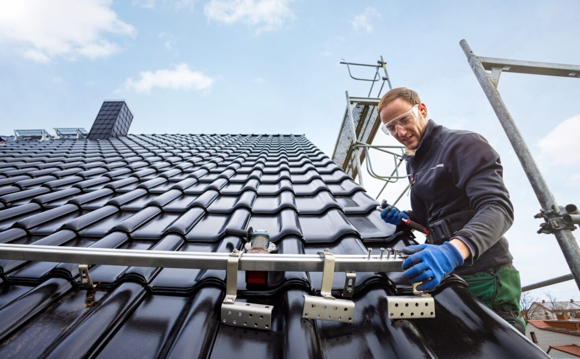 Craftsman,Installing,The,Solar,Panel,Mounting,System,On,A,Roof